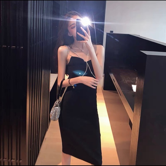 Elegant slip dress in black - Picture 2 of 8